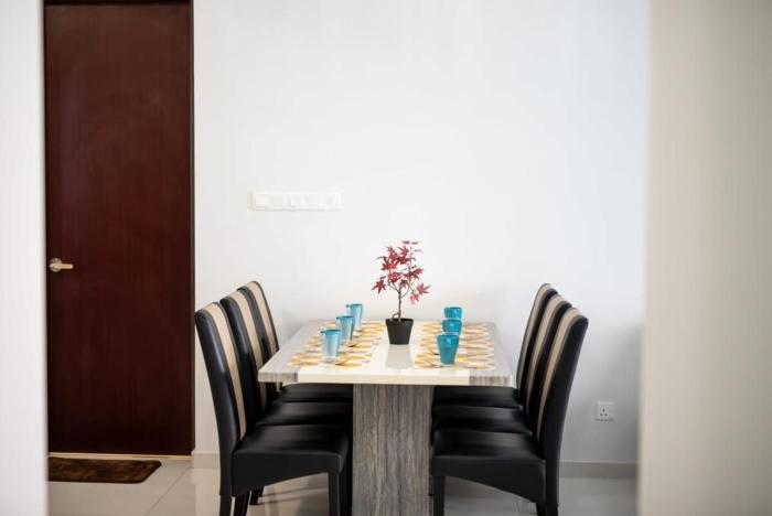 chic 3br in danga bay with water views and parking