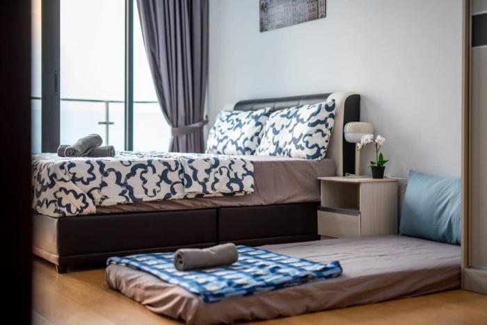 chic 3br in danga bay with water views and parking