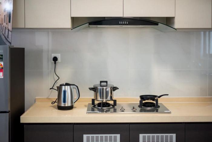chic 3br in danga bay with water views and parking