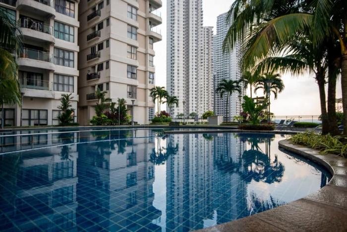 chic 3br in danga bay with water views and parking