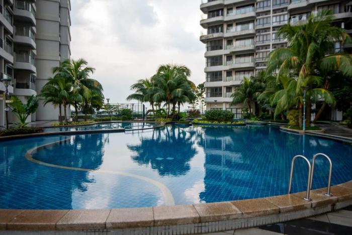 chic 3br in danga bay with water views and parking
