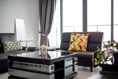 Chic 3Br In Danga Bay With Water Views & Parking,,3 star