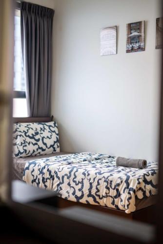 chic 3br in danga bay with water views and parking