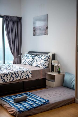 chic 3br in danga bay with water views and parking