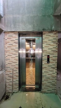 Hotel Aradhana,,2 star