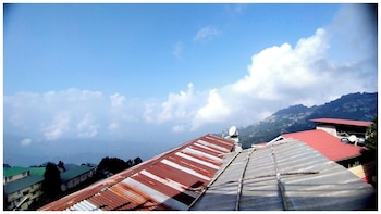 hotel pit stop darjeeling
