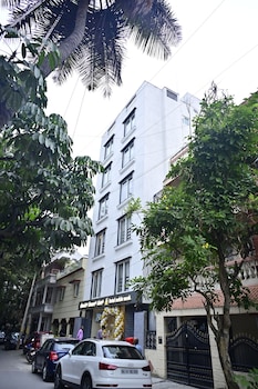 hotel noble nook 100 ft road indiranagar
