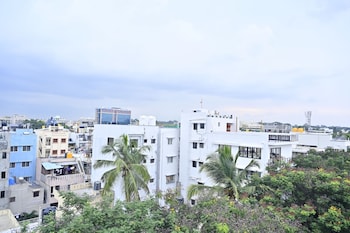 hotel noble nook 100 ft road indiranagar