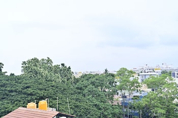 hotel noble nook 100 ft road indiranagar