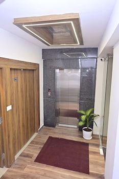 hotel noble nook 100 ft road indiranagar