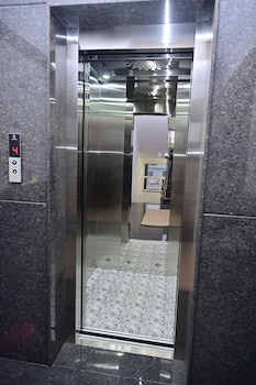 hotel noble nook 100 ft road indiranagar