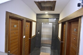 hotel noble nook 100 ft road indiranagar