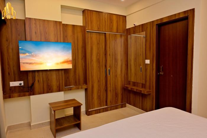 hotel noble nook 100 ft road indiranagar