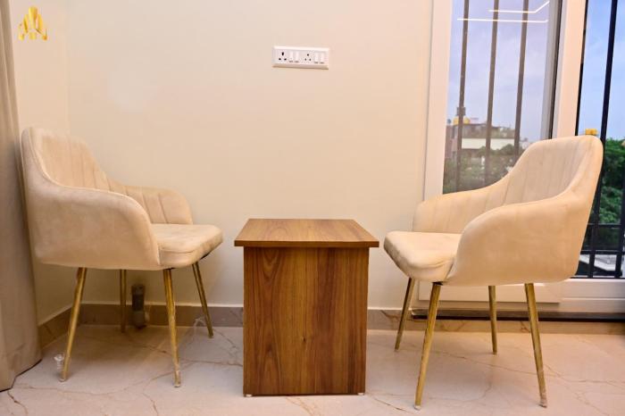 hotel noble nook 100 ft road indiranagar