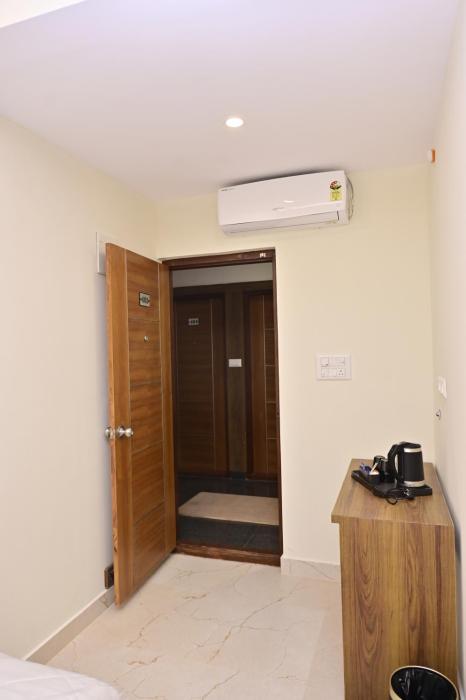 hotel noble nook 100 ft road indiranagar