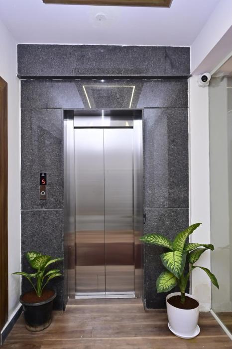 hotel noble nook 100 ft road indiranagar