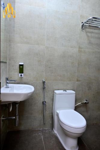 hotel noble nook 100 ft road indiranagar