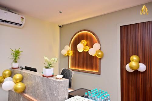 hotel noble nook 100 ft road indiranagar