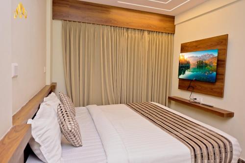 hotel noble nook 100 ft road indiranagar