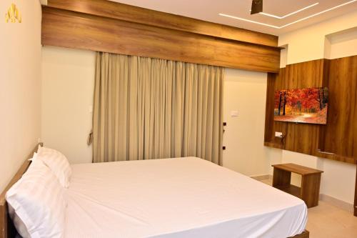 hotel noble nook 100 ft road indiranagar