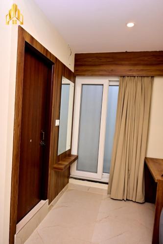 hotel noble nook 100 ft road indiranagar