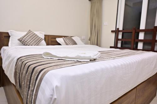 hotel noble nook 100 ft road indiranagar