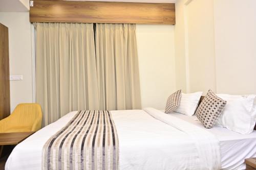 hotel noble nook 100 ft road indiranagar