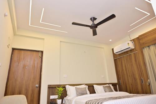 hotel noble nook 100 ft road indiranagar