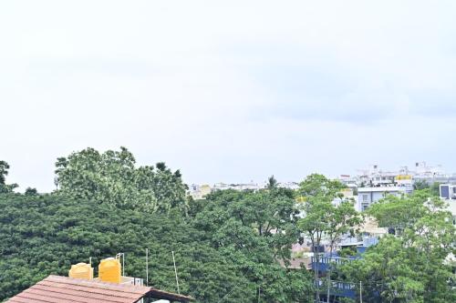 hotel noble nook 100 ft road indiranagar