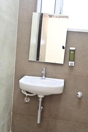 hotel noble nook 100 ft road indiranagar