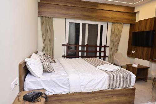 hotel noble nook 100 ft road indiranagar