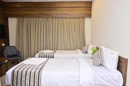 hotel noble nook 100 ft road indiranagar