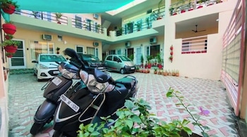 saini guest house