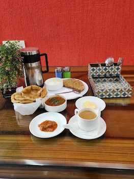 hotel aerotech near delhi airport