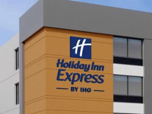 holiday inn express and suites chicago west oak park by ihg