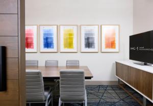 holiday inn express and suites chicago west oak park by ihg