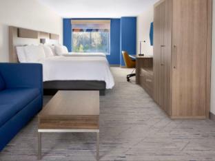 holiday inn express and suites chicago west oak park by ihg