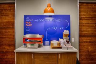 holiday inn express and suites chicago west oak park by ihg