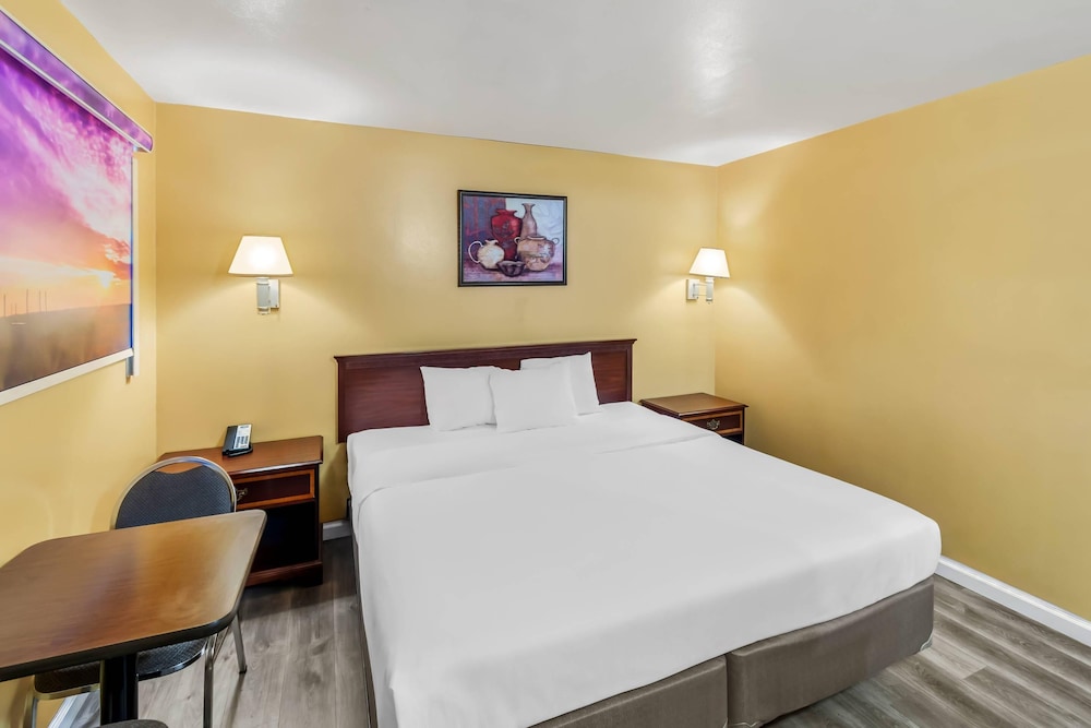 deluxe inn