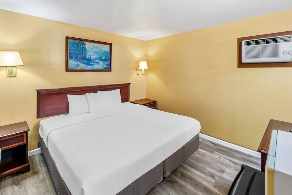 deluxe inn