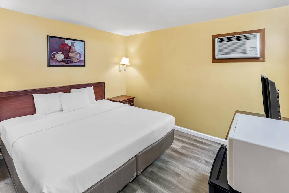 deluxe inn