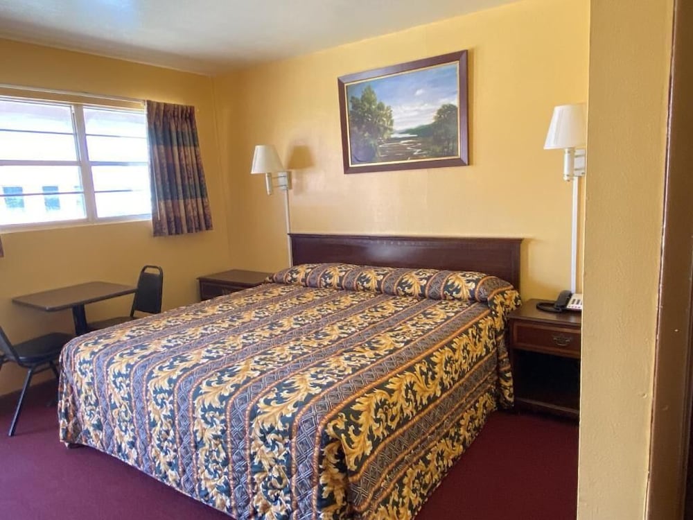deluxe inn