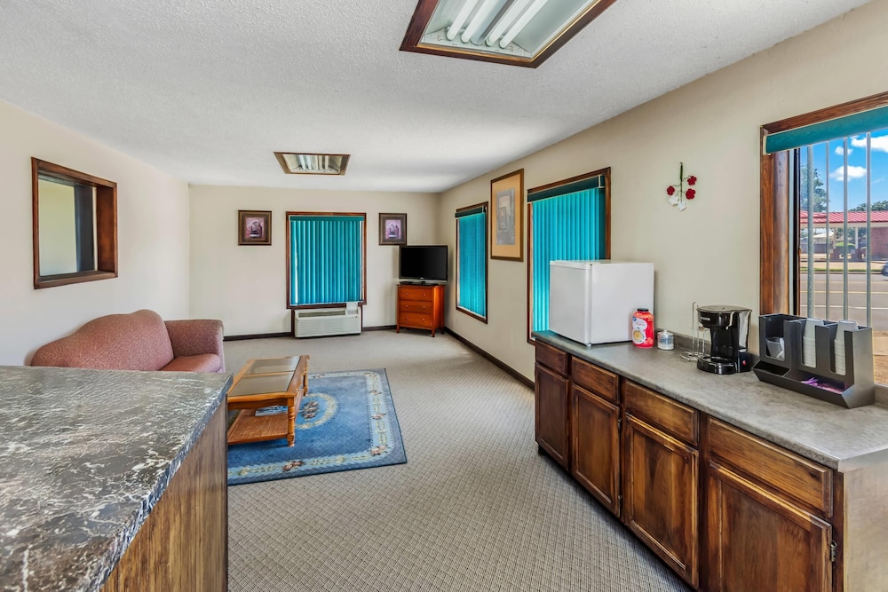 deluxe inn