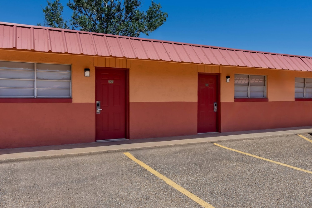 deluxe inn
