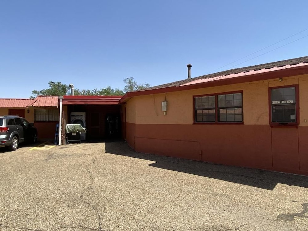 deluxe inn