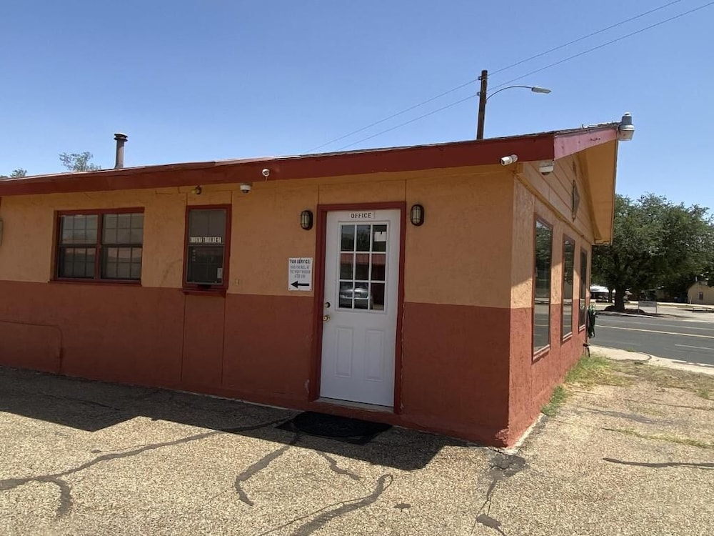 deluxe inn