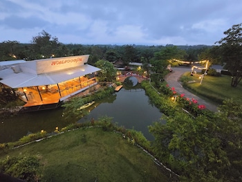 waew arun garden resort