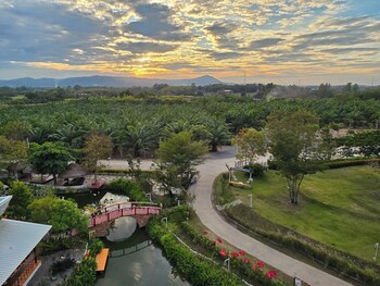 waew arun garden resort