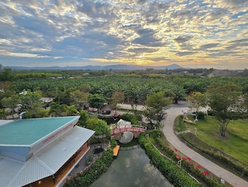waew arun garden resort