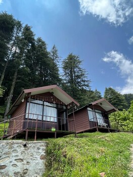 navira hills cottages kanatal